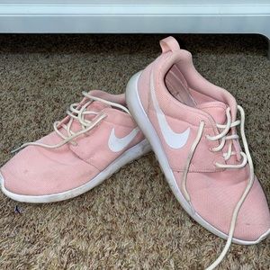 Nike Tennis Shoes
